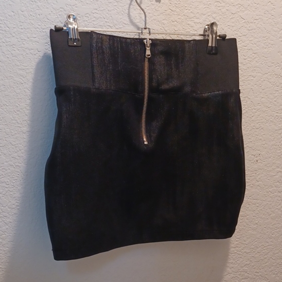 Charlotte Russe Black foil pattern mini skirt XS - Picture 4 of 8